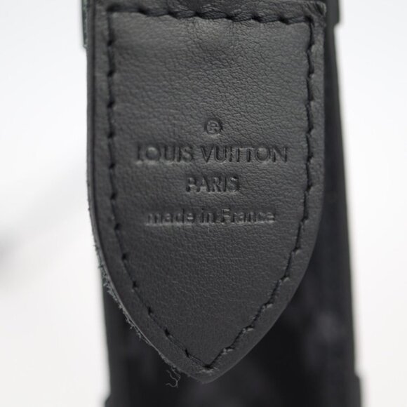 LOUIS VUITTON Black Monogram Leather Pouch - Picture 10 of 10